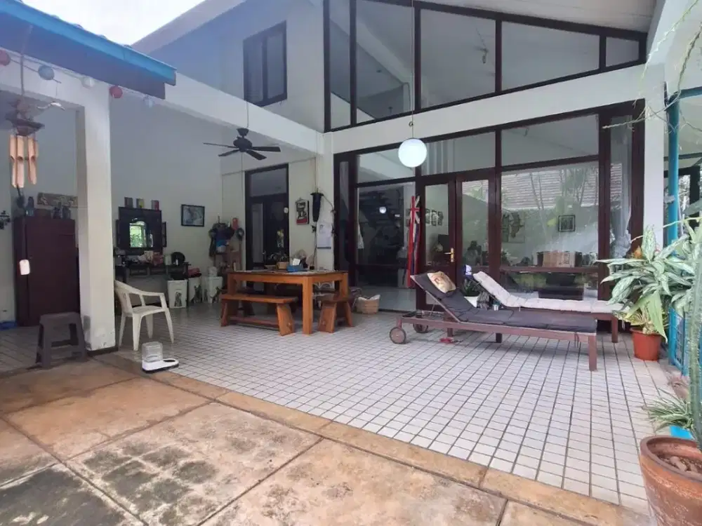 Rumah Tropis Asri dengan Kolam Renang di Kawasan Eksklusif Cipete–Cilandak, Jakarta Selatan