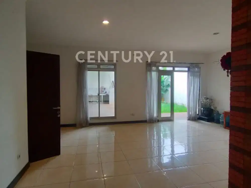 Rumah 2 Lantai Semi Furnish Di Kota Baru Parahyangan