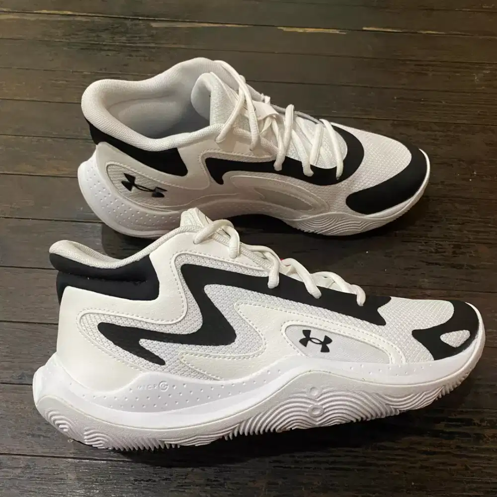 Sepatu Basket UNDER ARMOUR JET '25