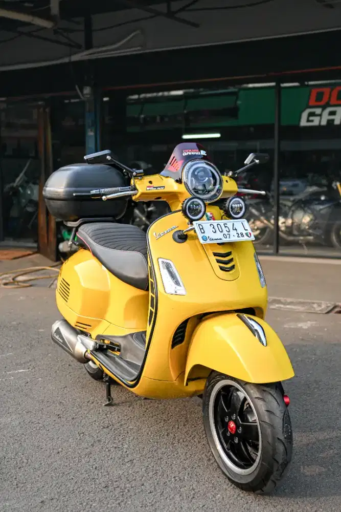 ‎VESPA GTS  300  ABS 2019 KUNING  BARANG SIMPANAN 
‎