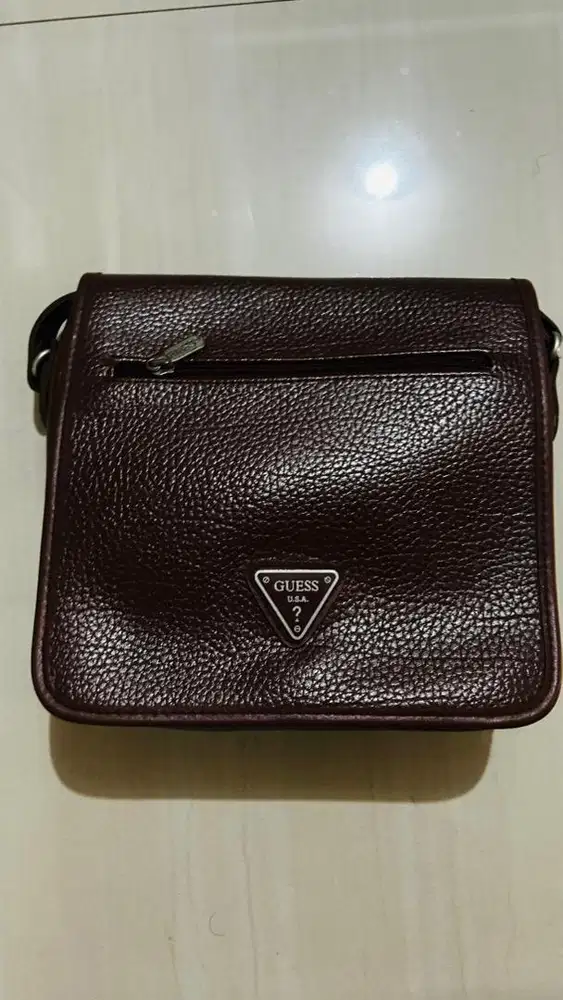 Tas Crosbody merk Guess Coklat