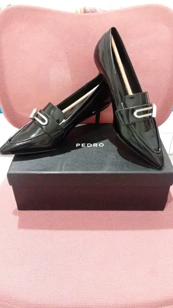 Sepatu wanita PEDRO warna hitam