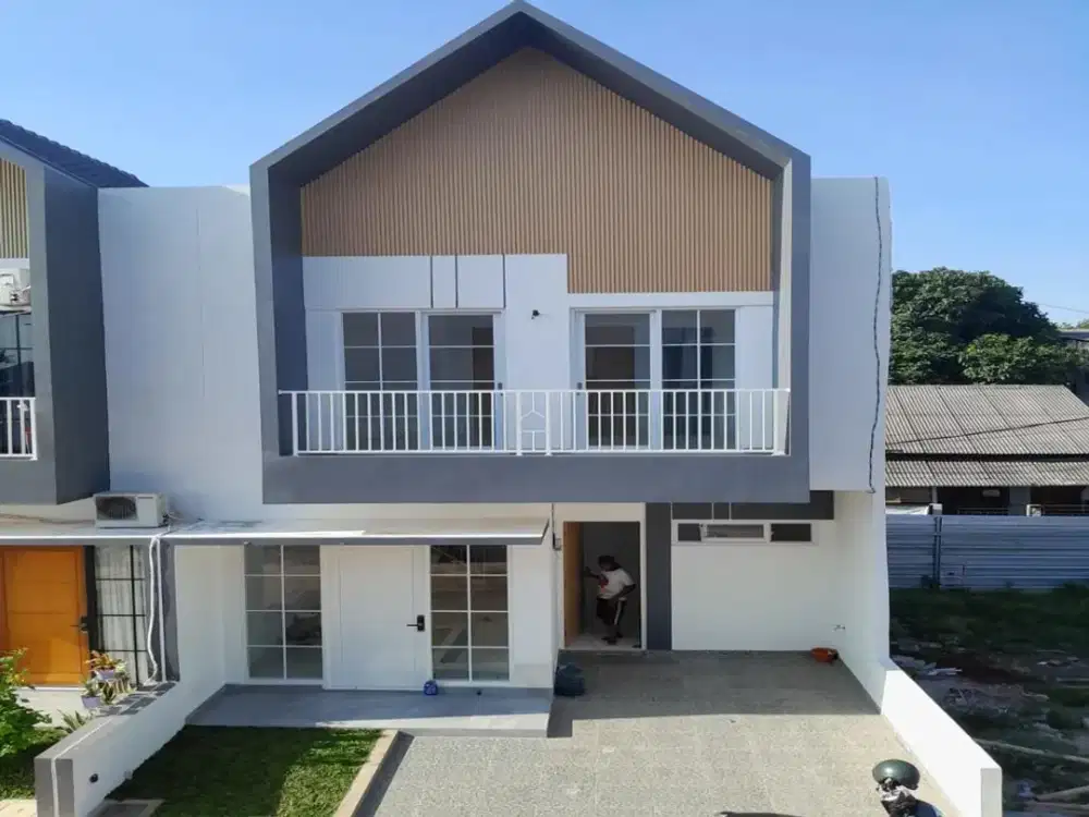 rumah 2 lantai dinding bata merah, akses 2 mobil