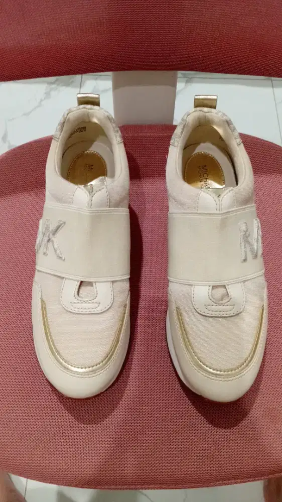 Sepatu wanita MICHAEL KORS