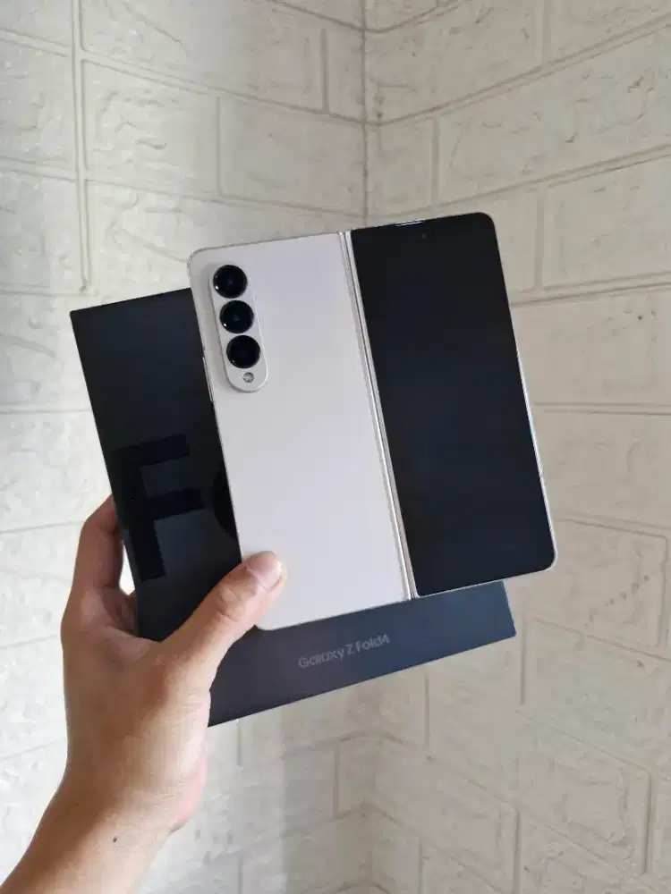JUAL CEPAT SAMSUNG Z FOLD 4 256GB RESMI SEIN (-bercak)