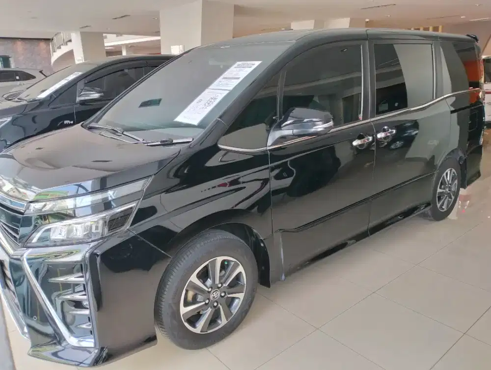 Toyota VOXY 2,0 A/T THN 2018