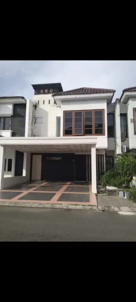 Rumah di sewakan kompleks  elit di tengah  kota samping  forpoin