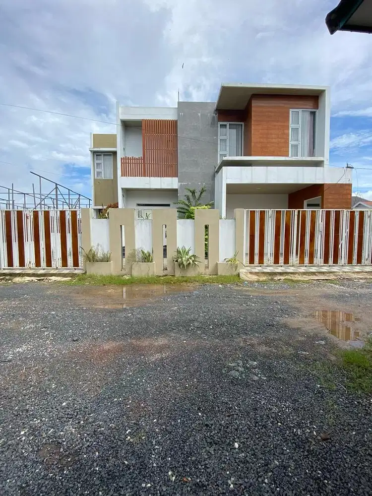 DIJUAL RUMAH MEWAH 2 LANTAI DIKM 7 KARTAK HANYAR PEMURUS DALAM BANJAR