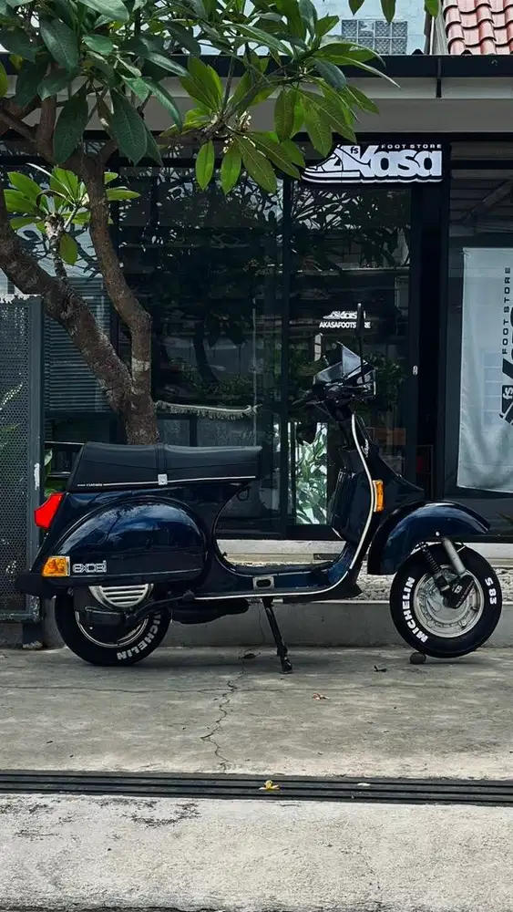 Vespa excel 150 2004 biru navy