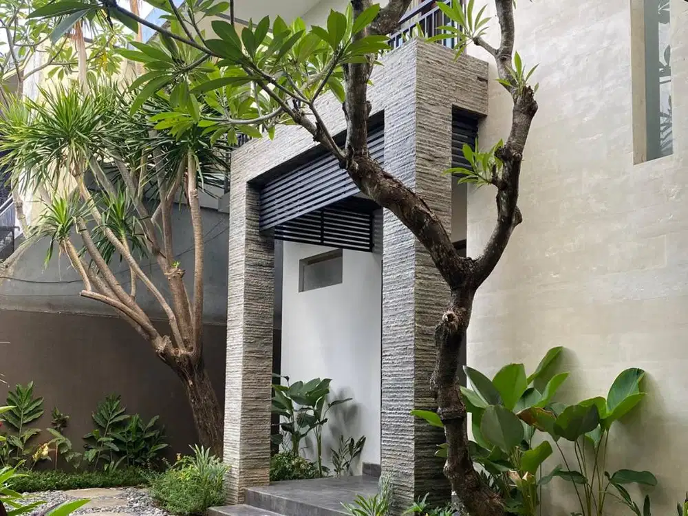 Disewakan Rumah Villa Modern 4 Kamar dengan Kolam Renang di Renon