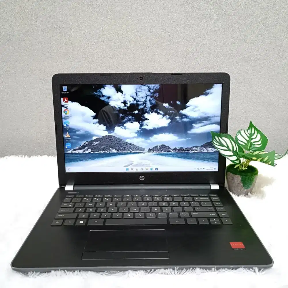 LAPTOP EDITING HP 14 BS003TX CORE I3 6006U DUAL VGA RAM 8GB SSD 256GB