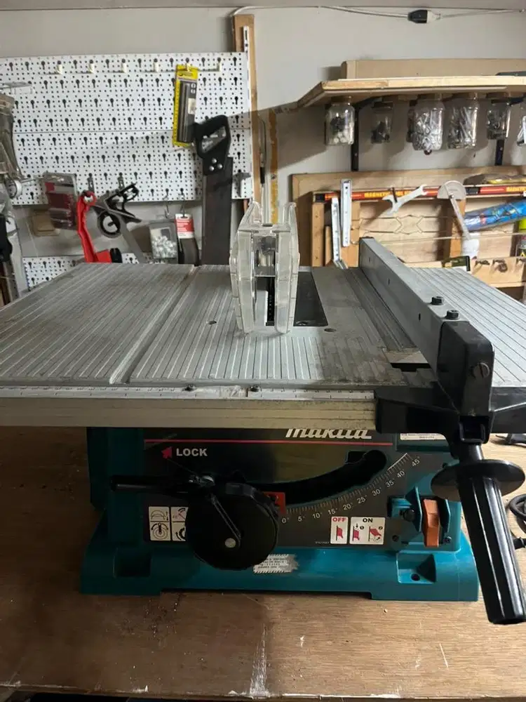Makita Table Saw 2702 – Mesin Potong Kayu Listrik 210mm (8 1/4”)