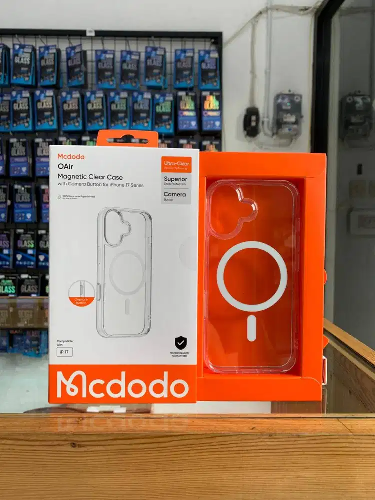 MCDODO PC-1824 Magnetic Clear Case with Capture Button iPhone 17