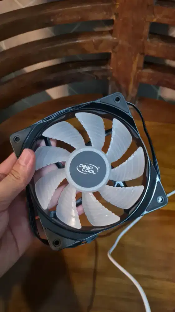 Fan komputer merk deepcool RF 120 FS