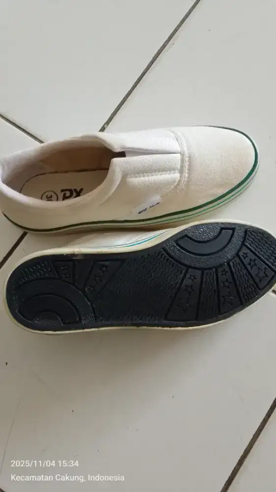 2 pasang sepatu