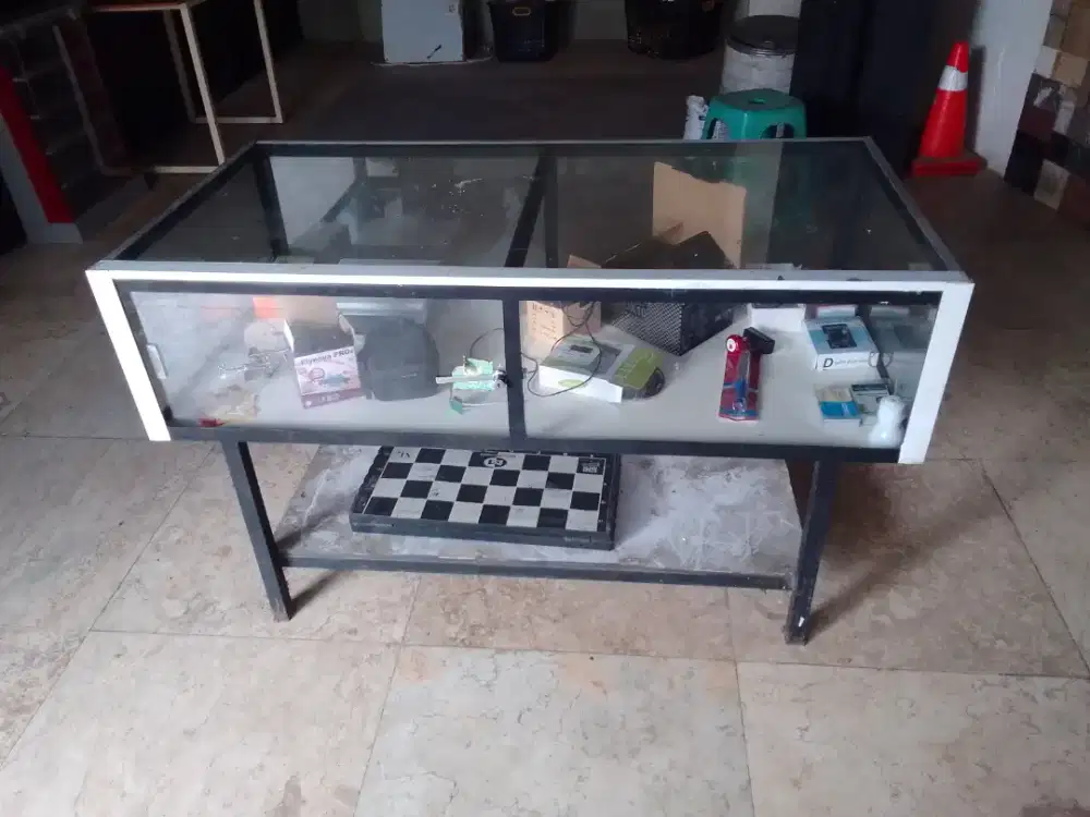 Dijual etalase kaca