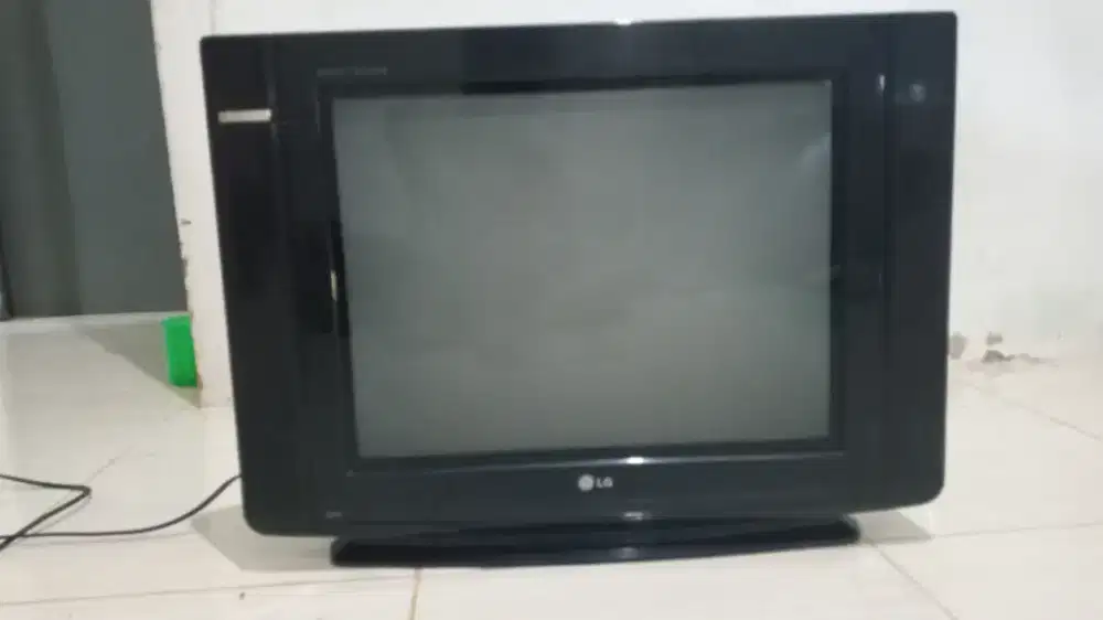 Tv LG 21 Inci layar datar masih mulus seperti baru