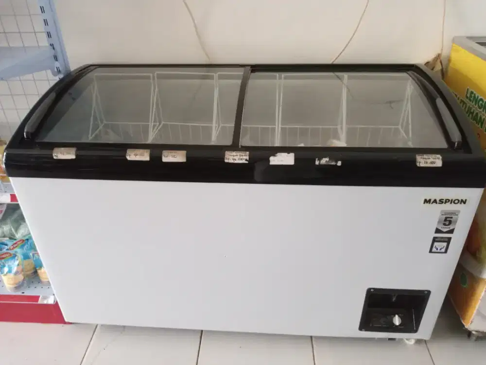 Di jual freezer Masih bagus dan mulus terawat.