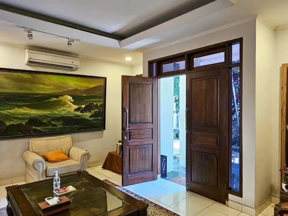 Rumah Modern Classic 3 Lantai Siap Huni di Kawasan Premium Pondok Indah, Jakarta Selatan