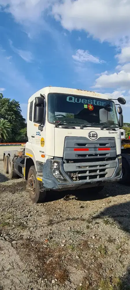 Di jual  tractor head UD truck quester GWE 280 plus buntut 3 sumbu