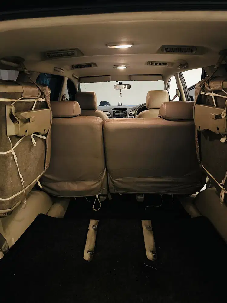 Toyota Kijang Innova 2011 Bensin