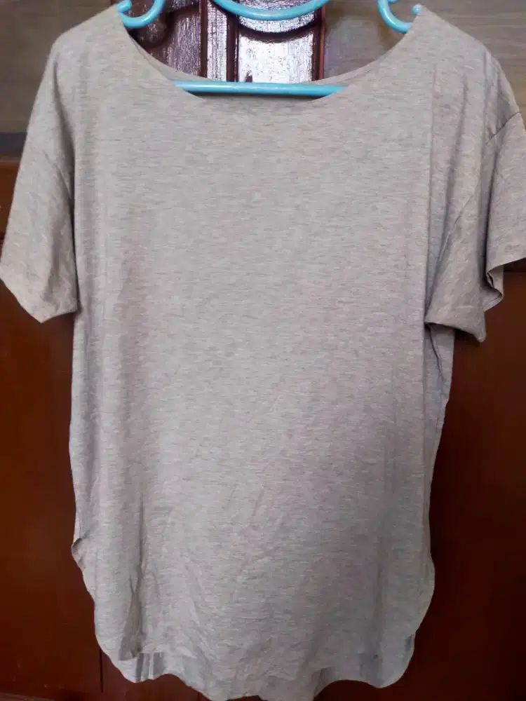 T-Shirt Merk UNIQLO AIRism (Original Mulus)