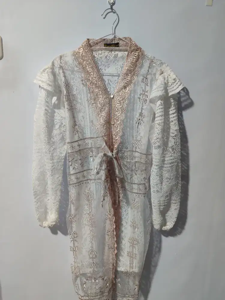 Kebaya putih benang raja