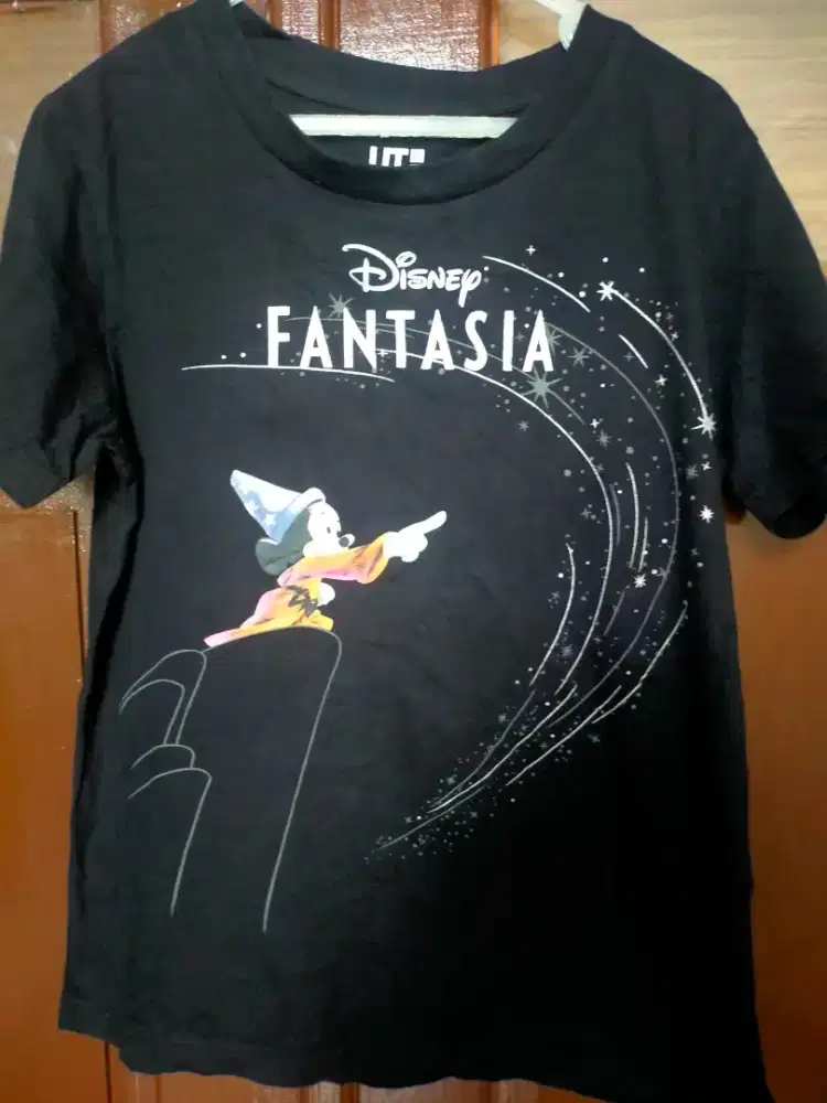T-Shirt Merk UNIQLO Disney (Original Mulus)