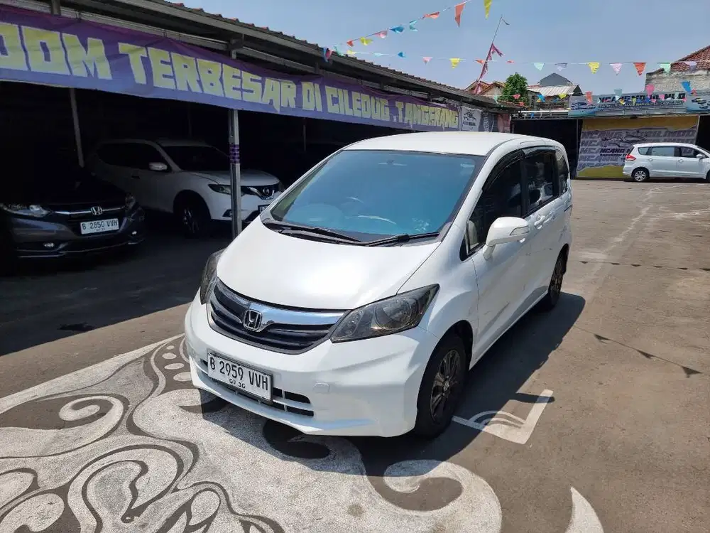 KREDIT DP 5 JT HONDA FREED PSD 1.5 MATIC 2012