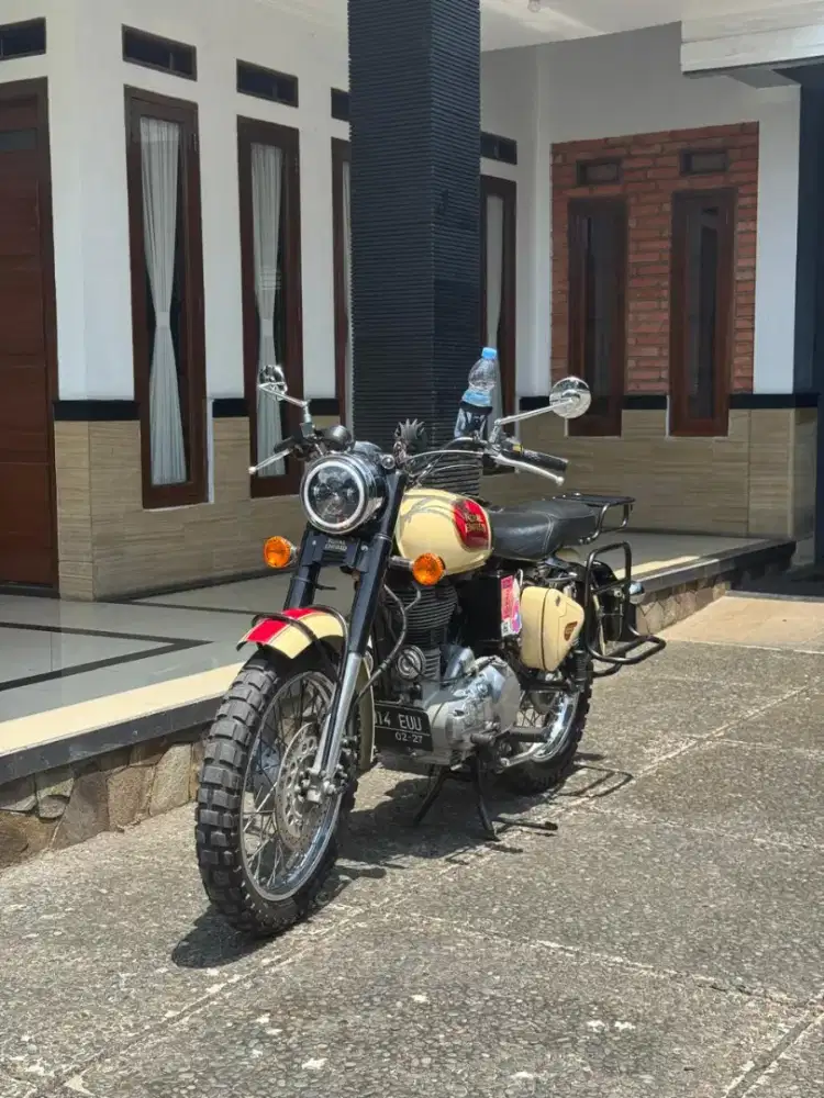 Royal Enfield Classic 500 warna Tan tahun 2017