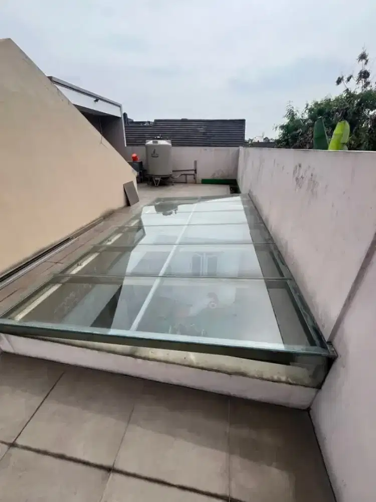 Kanopi kaca perumahan mewah