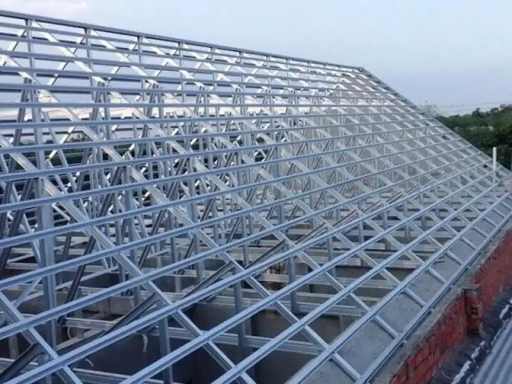 Pemasangan renovasi atap baja ringan