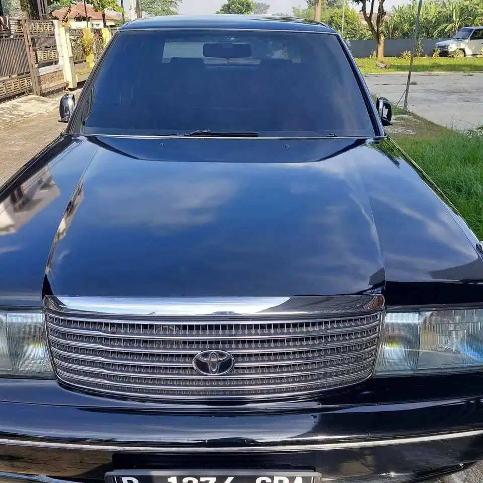 DI JUAL CEPAT TOYOTA CROWN SUPER SALOON MT