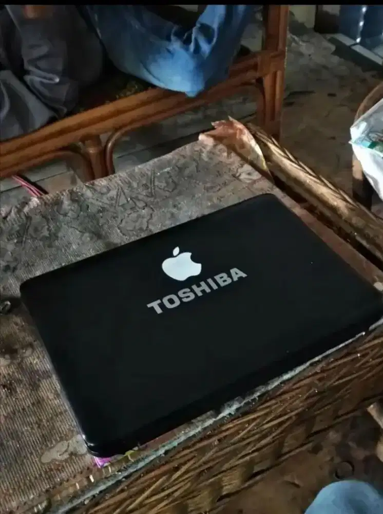 Laptop Toshiba bekas