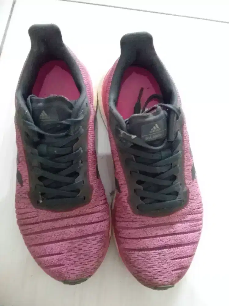 Adidass ori ukuran 36 setengah, masih bagus di jamin ori