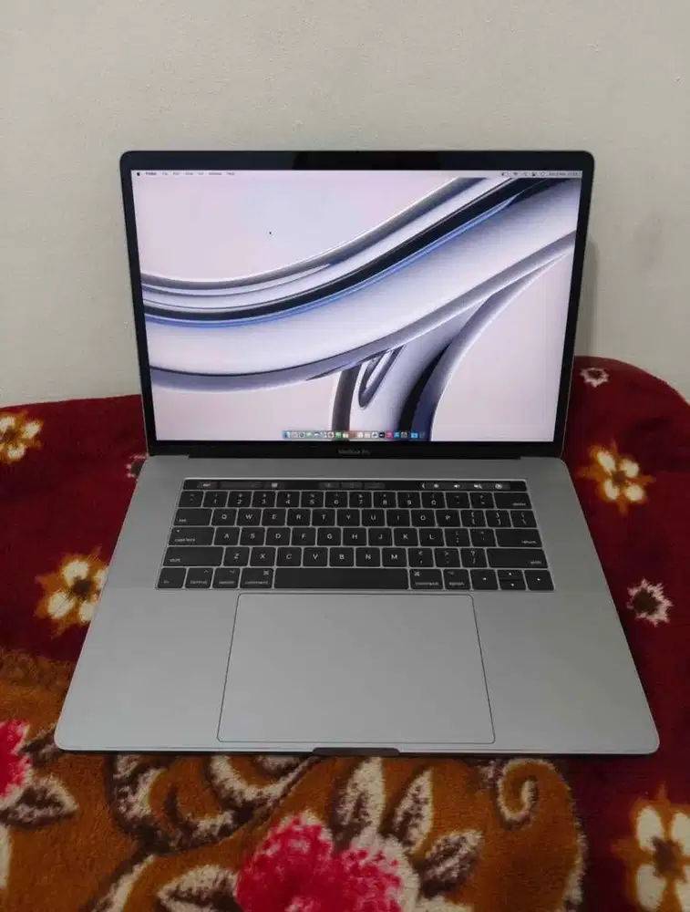MACBOOK PRO 15INCH 2017 TOUCHBAR I7
