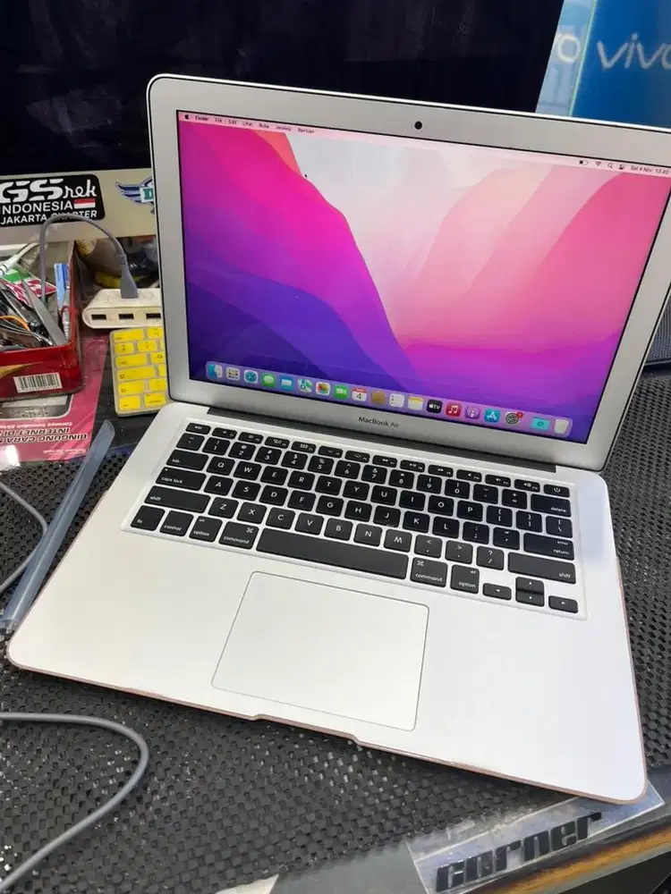 MACBOOK AIR 128GB MULUS KOMPLIT CAS NOKOTAKNY PEMAKAIAN PRIBADI