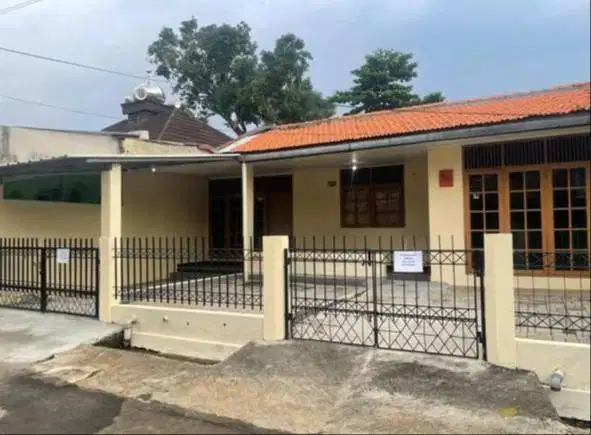 Di sewakan rumah strategis (one way gate) di Jakarta Timur