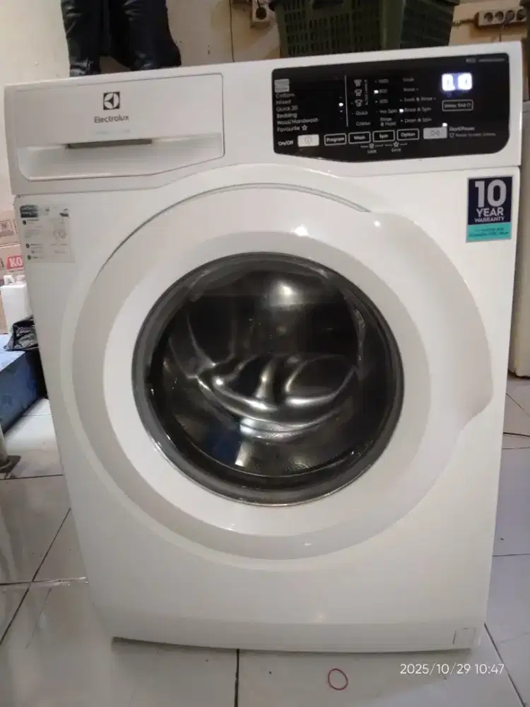 Mesin cuci Electrolux front loading