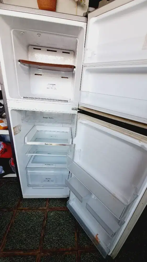 Kulkas inverter 2 pintu