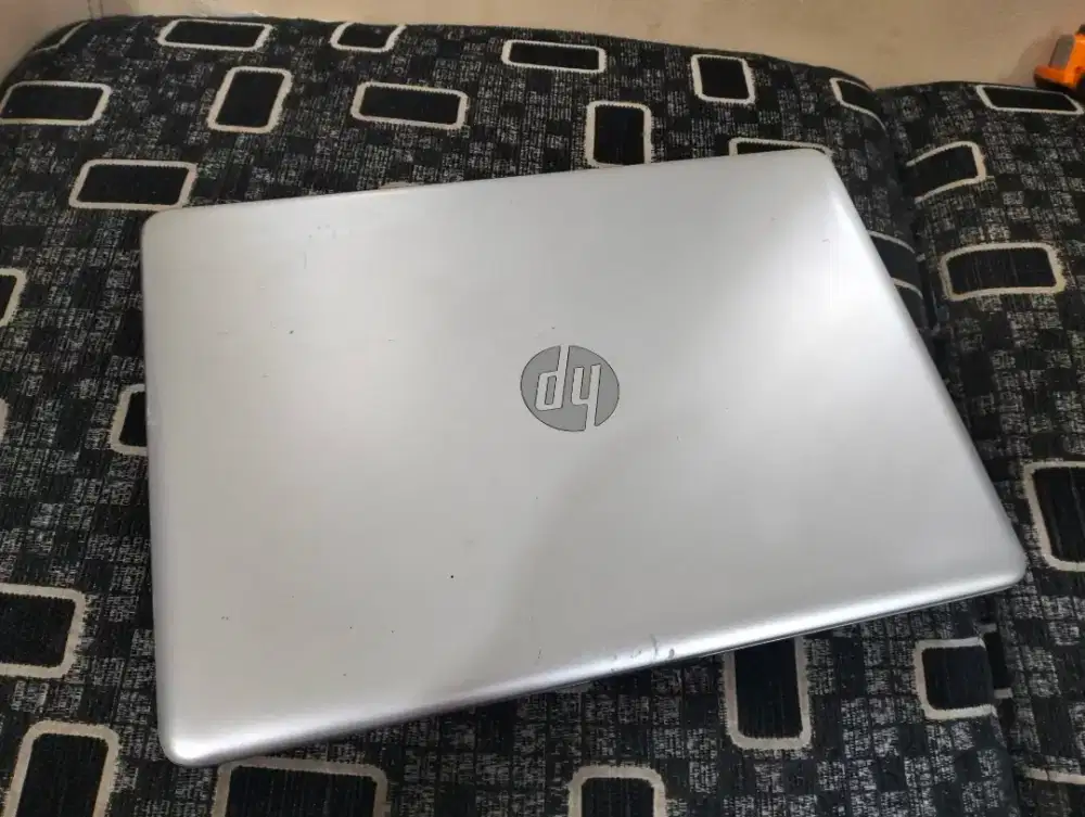 Laptop tipis HP 14 bw AMD A4 GEN 9/ddr4 4gb/SSD 128+HDD 500 joss