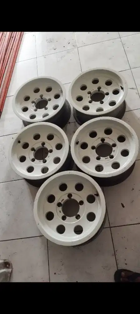 Velg bekas di katana bisa untuk taft juga mulus sekali