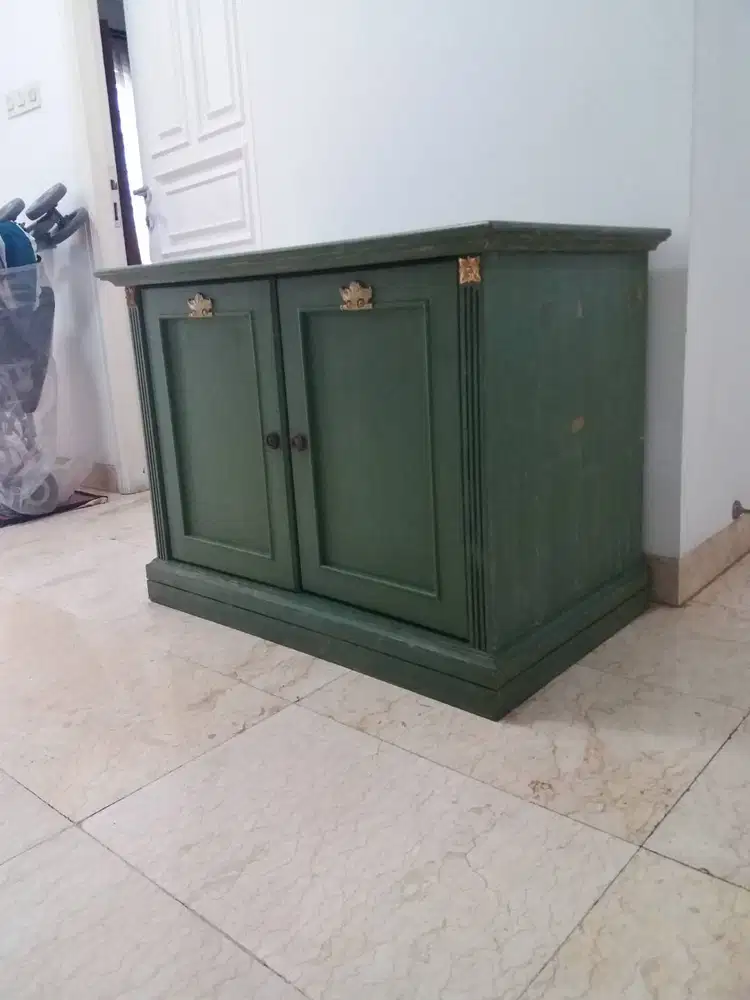 DIJUAL SATU SET LEMARI BUFFET & LEMARI PAKAIAN (TIDAK DIJUAL TERPISAH)
