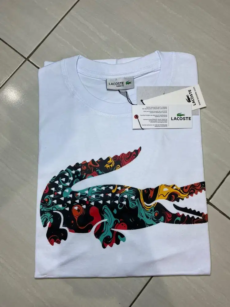 T-shirt lacoste motif buaya batik