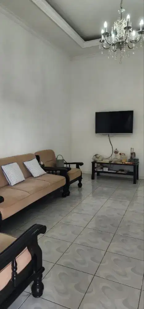 Disewakan rumah luas & nyaman