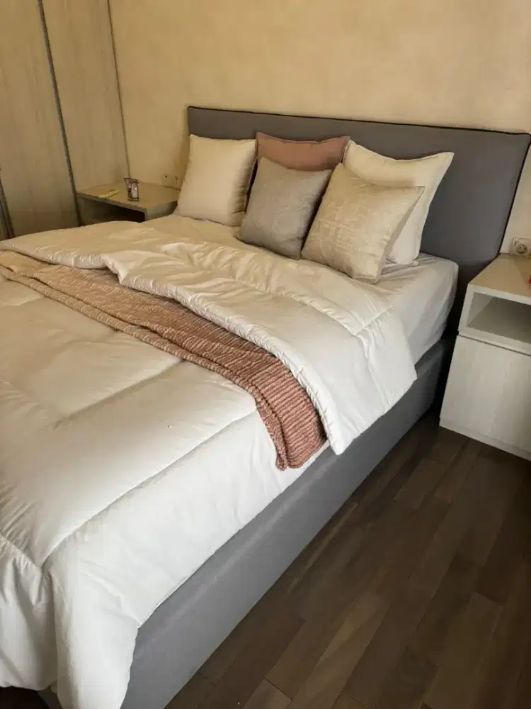 Kasur king koil size 160x200 + Divan (1 set masih baru)