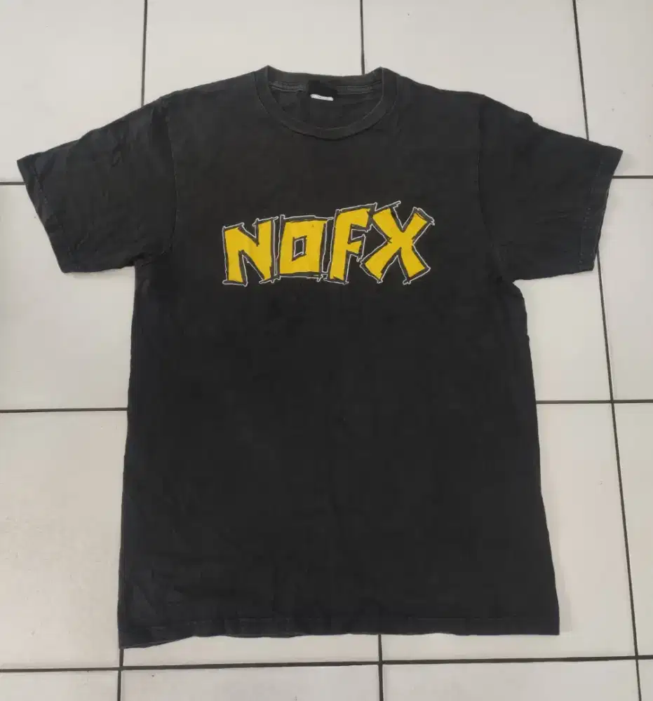 Kaos band NOFX pump up the valuum