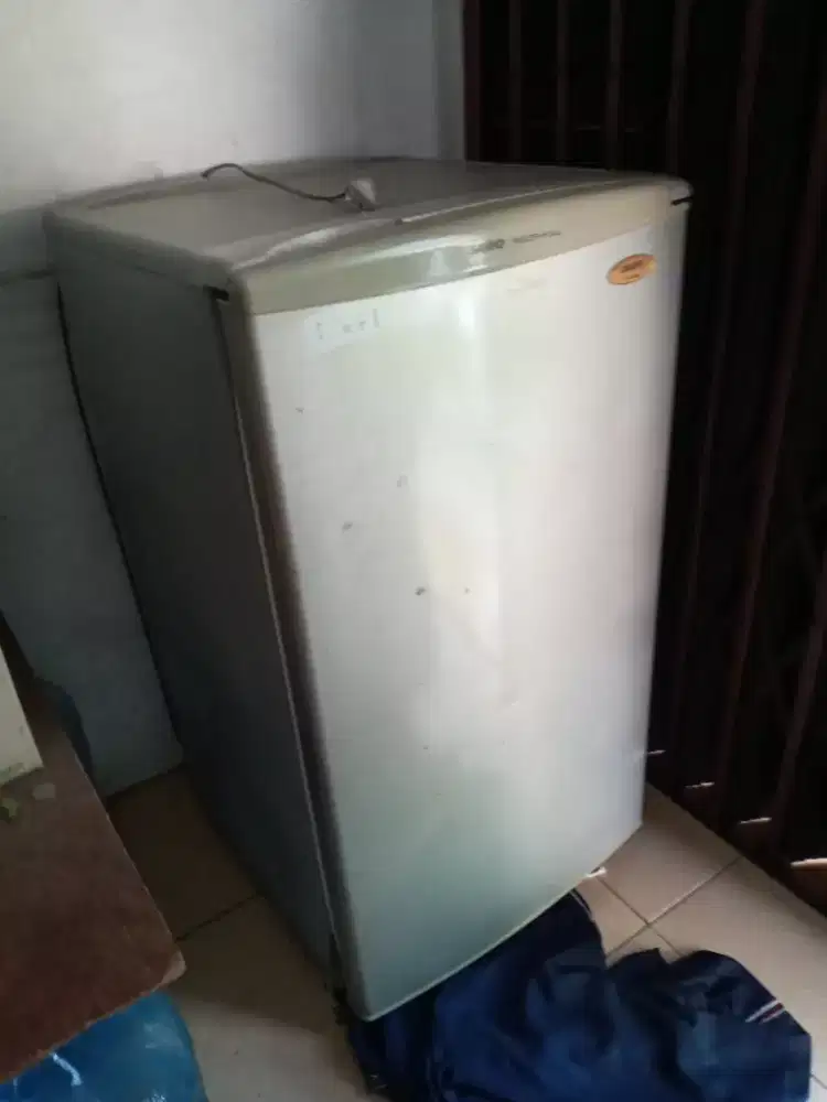 Jual frezer. kulkas dan etalase