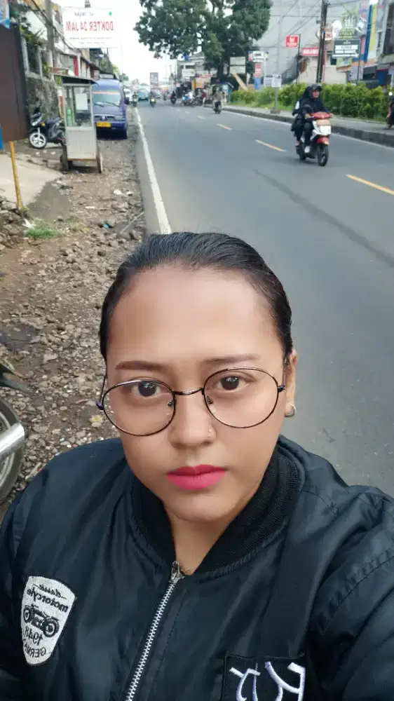 Cari loker apa aja dan siap bekerja keras