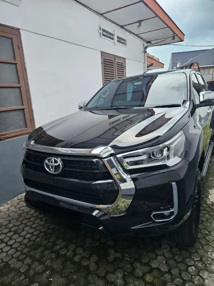 7 ribu kilometer Toyota Hilux V automatic 2023